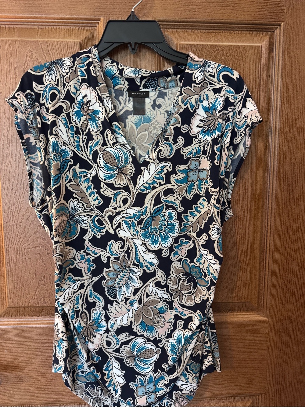 Ann Taylor Floral V-Neck Short Sleeve Top in Navy, Teal, Tan & Cream Size Large